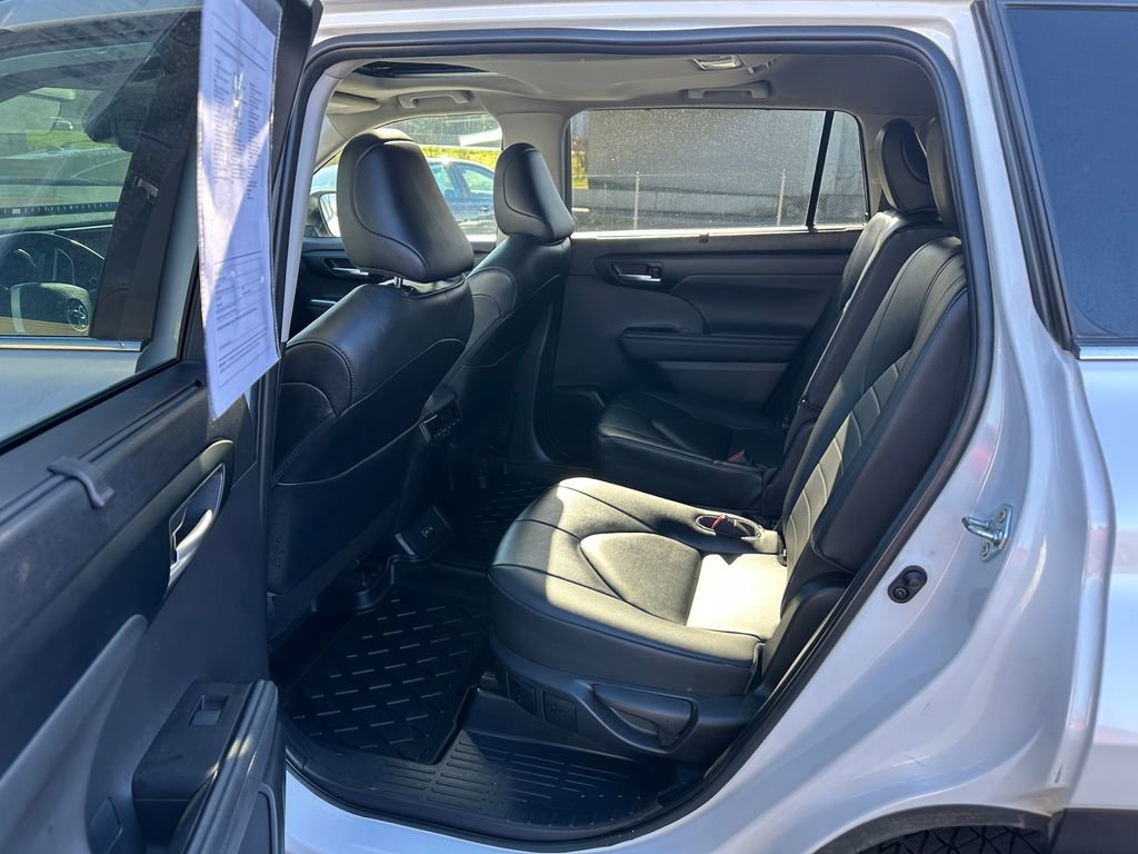 Used 2023 Toyota Highlander XLE image 14