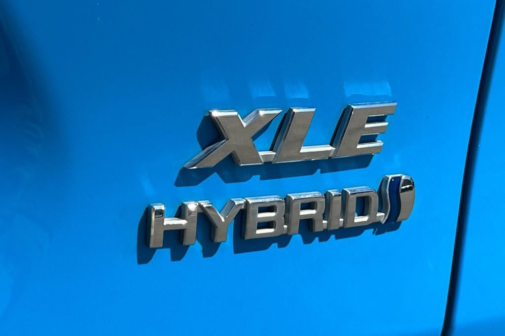 Certified 2021 Toyota RAV4 XLE w/ Convenience Package AWD/4WD image 28
