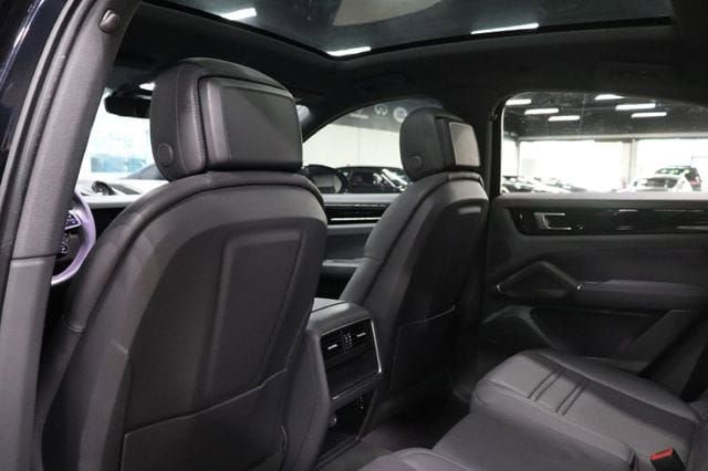 Used 2022 Porsche Cayenne Platinum Edition AWD/4WD image 16