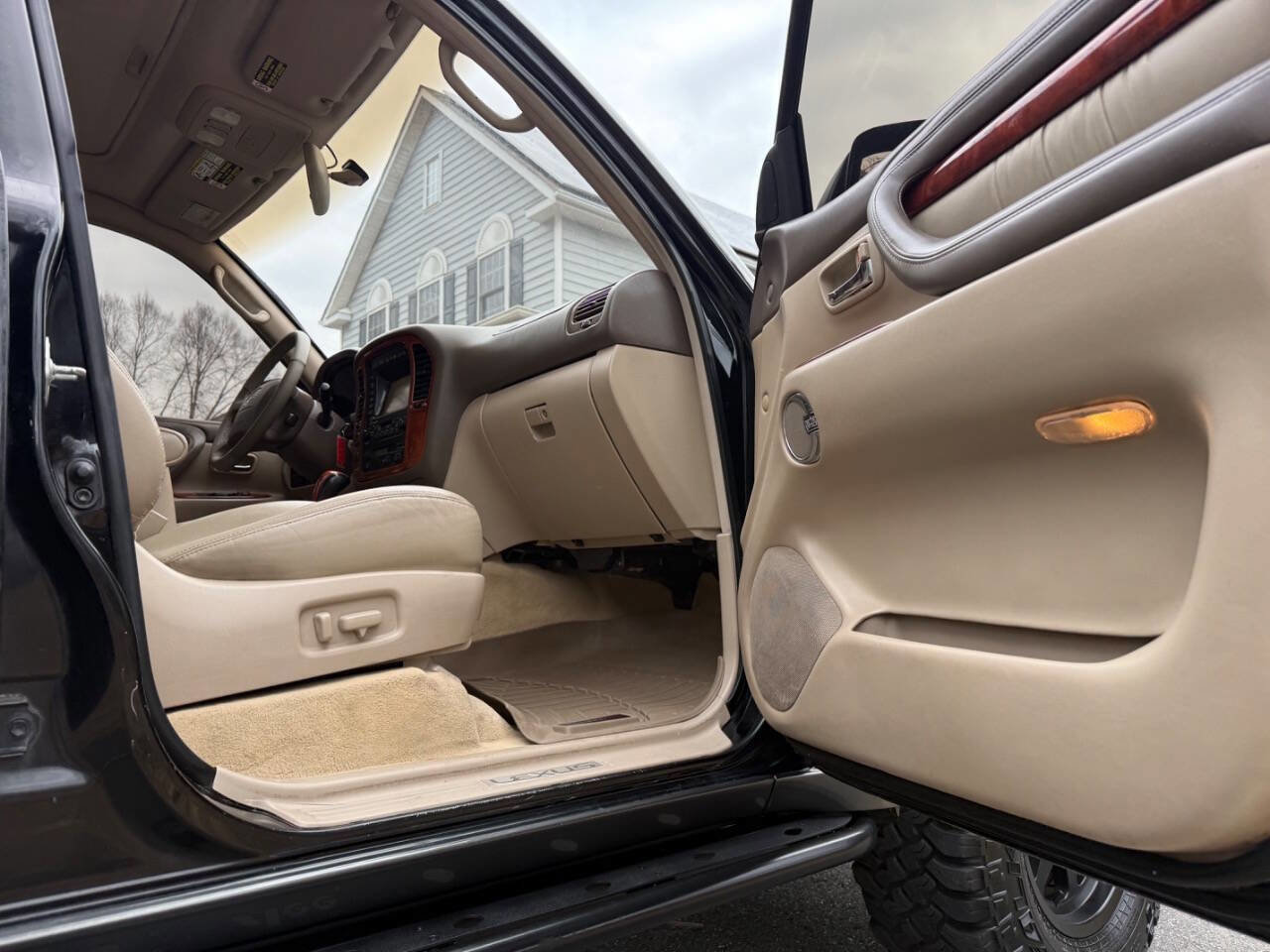 Used 2002 Lexus LX 470 Base 4WD 4dr SUV image 92