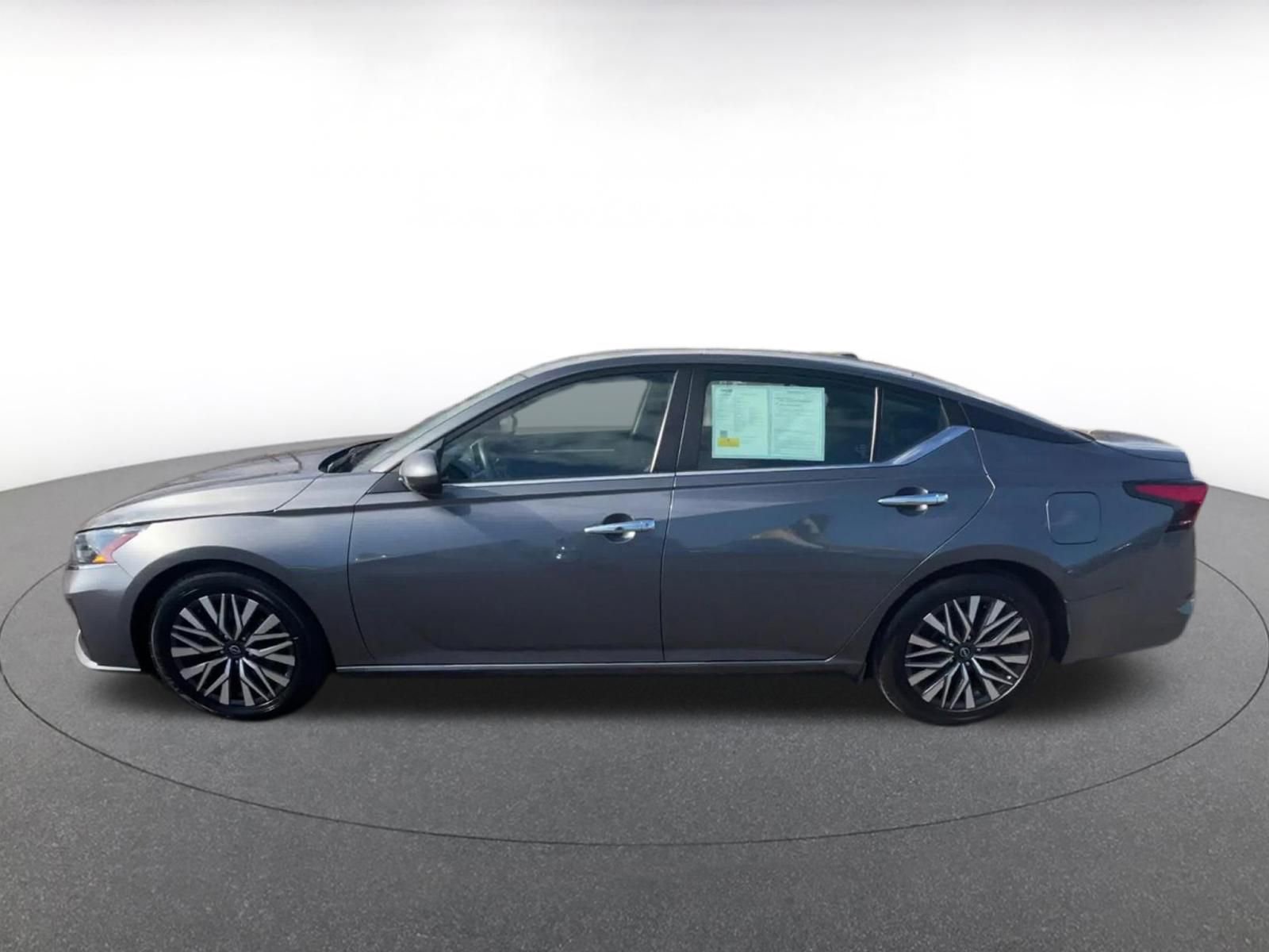 Used 2023 Nissan Altima 2.5 SV FWD image 9