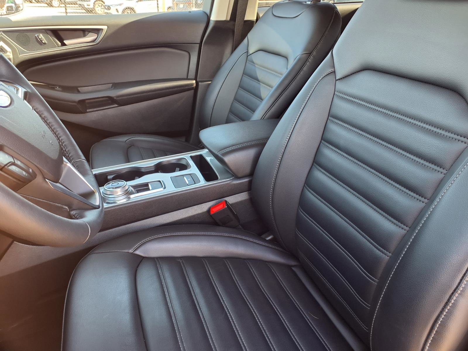 Used 2024 Ford Edge SEL w/ Convenience Package image 3