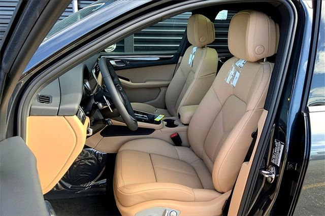 Certified 2026 Porsche Macan AWD/4WD image 5