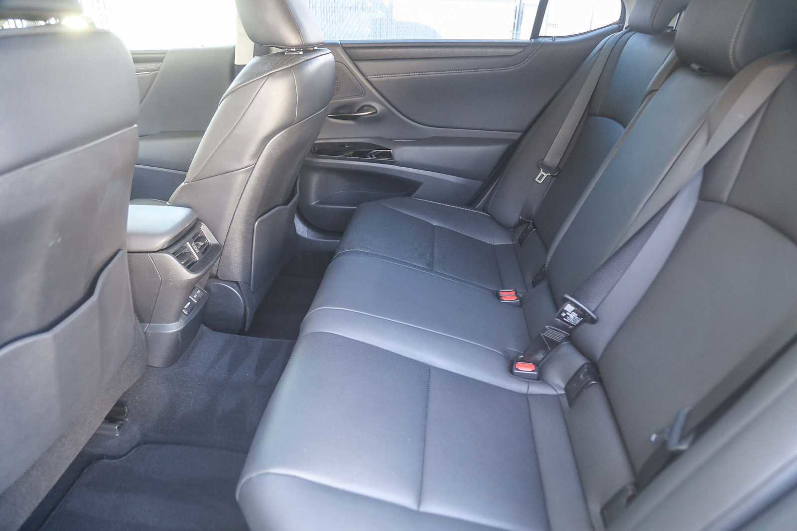 Used 2024 Lexus ES 300h w/ Premium Package image 15