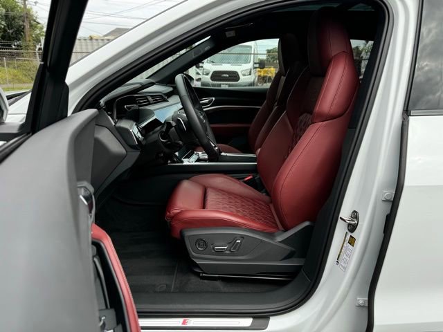 Used 2023 Audi e-tron S Prestige image 12