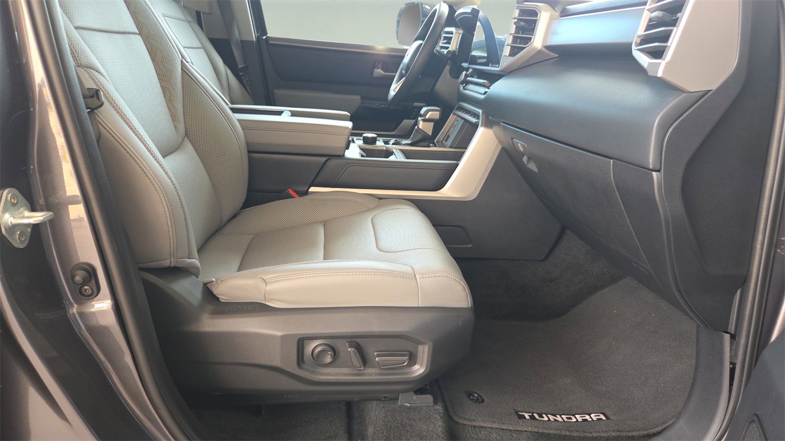 Used 2023 Toyota Tundra Limited image 13