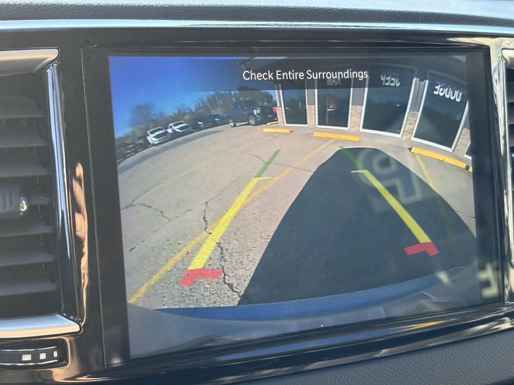 Used 2024 Chrysler Pacifica Touring-L image 37