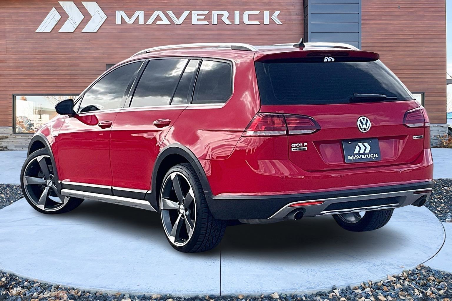 Used 2019 Volkswagen Golf Alltrack SEL image 4