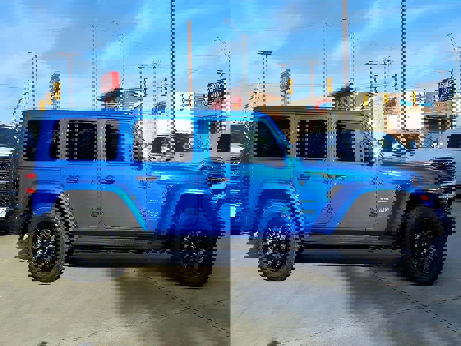 Used 2023 Jeep Wrangler Sahara w/ Cold Weather Group image 25