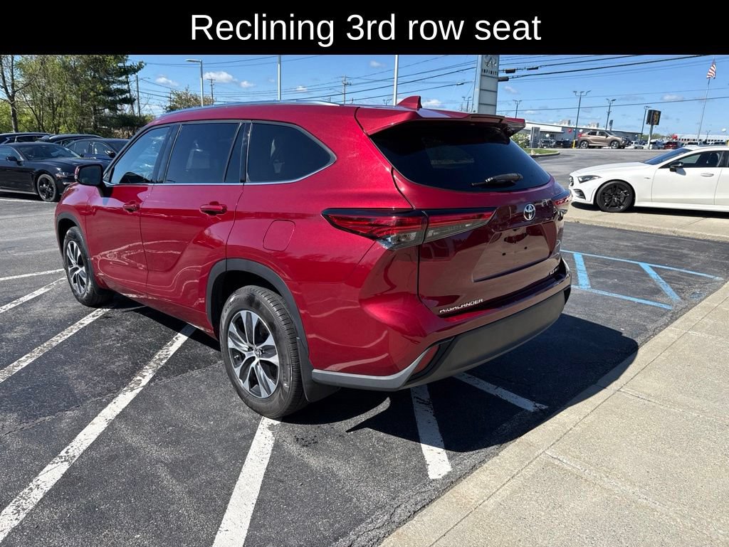 Used 2021 Toyota Highlander XLE AWD/4WD image 7