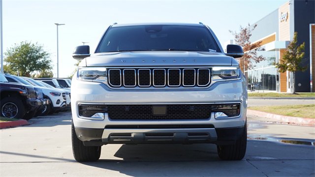 Used 2023 Jeep Wagoneer L Series III w/ Preferred Equipment Group image 2