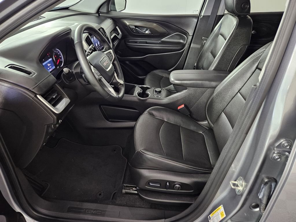 Used 2024 GMC Terrain SLT w/ Elevation Edition image 21