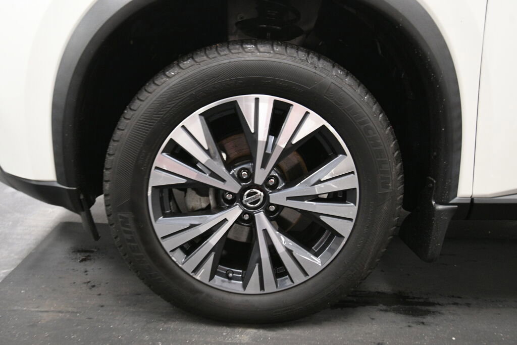 Used 2021 Nissan Rogue SV image 32