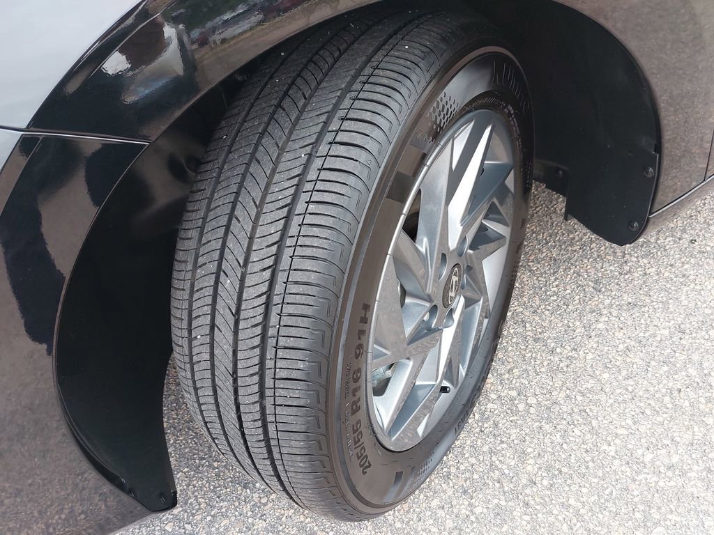 Certified 2025 Hyundai Elantra Hybrid FWD image 30