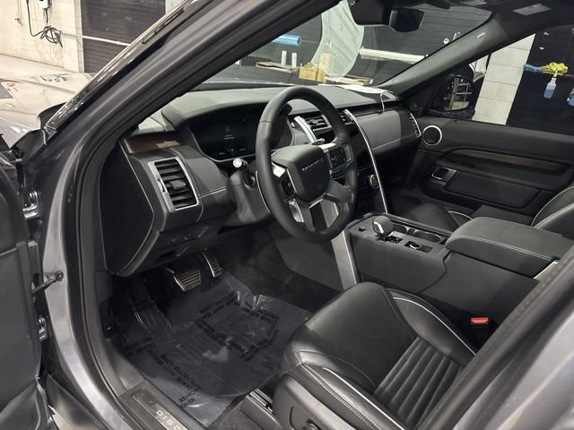 Used 2024 Land Rover Discovery Dynamic SE AWD/4WD image 10