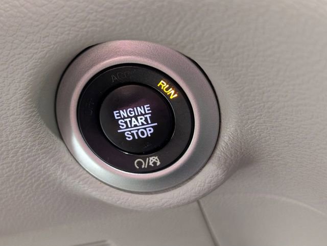 Used 2019 Chrysler Pacifica Touring-L image 22