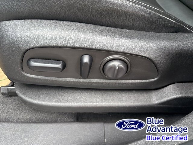 Used 2023 GMC Terrain SLT image 16