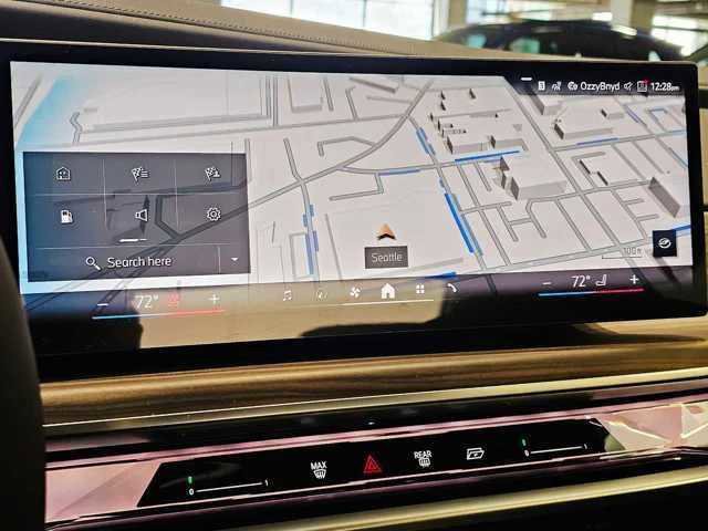 Certified 2025 BMW 750e xDrive w/ Executive Package AWD/4WD image 14