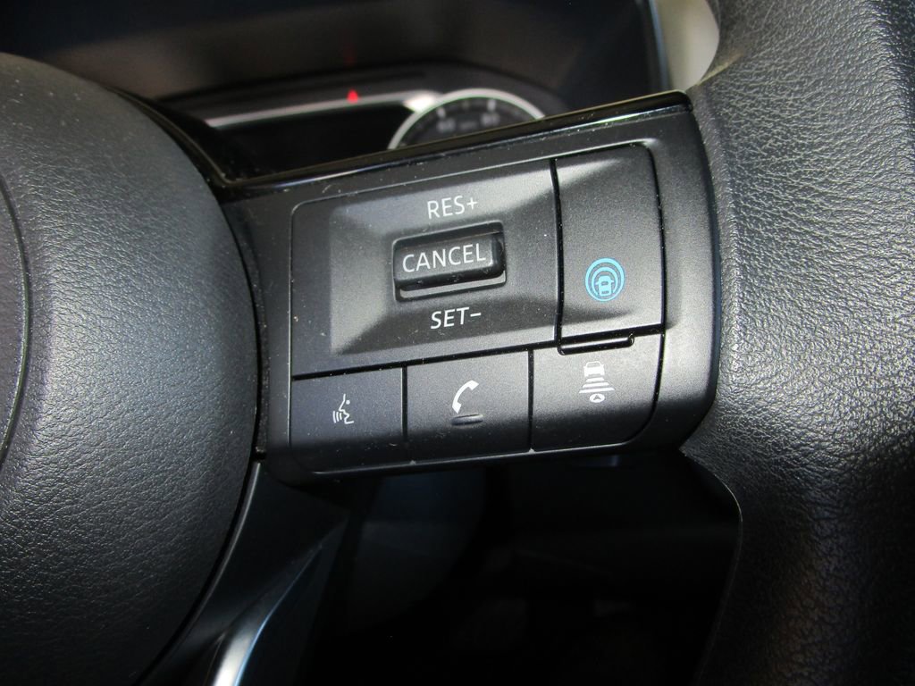 Used 2023 Nissan Rogue SV image 29