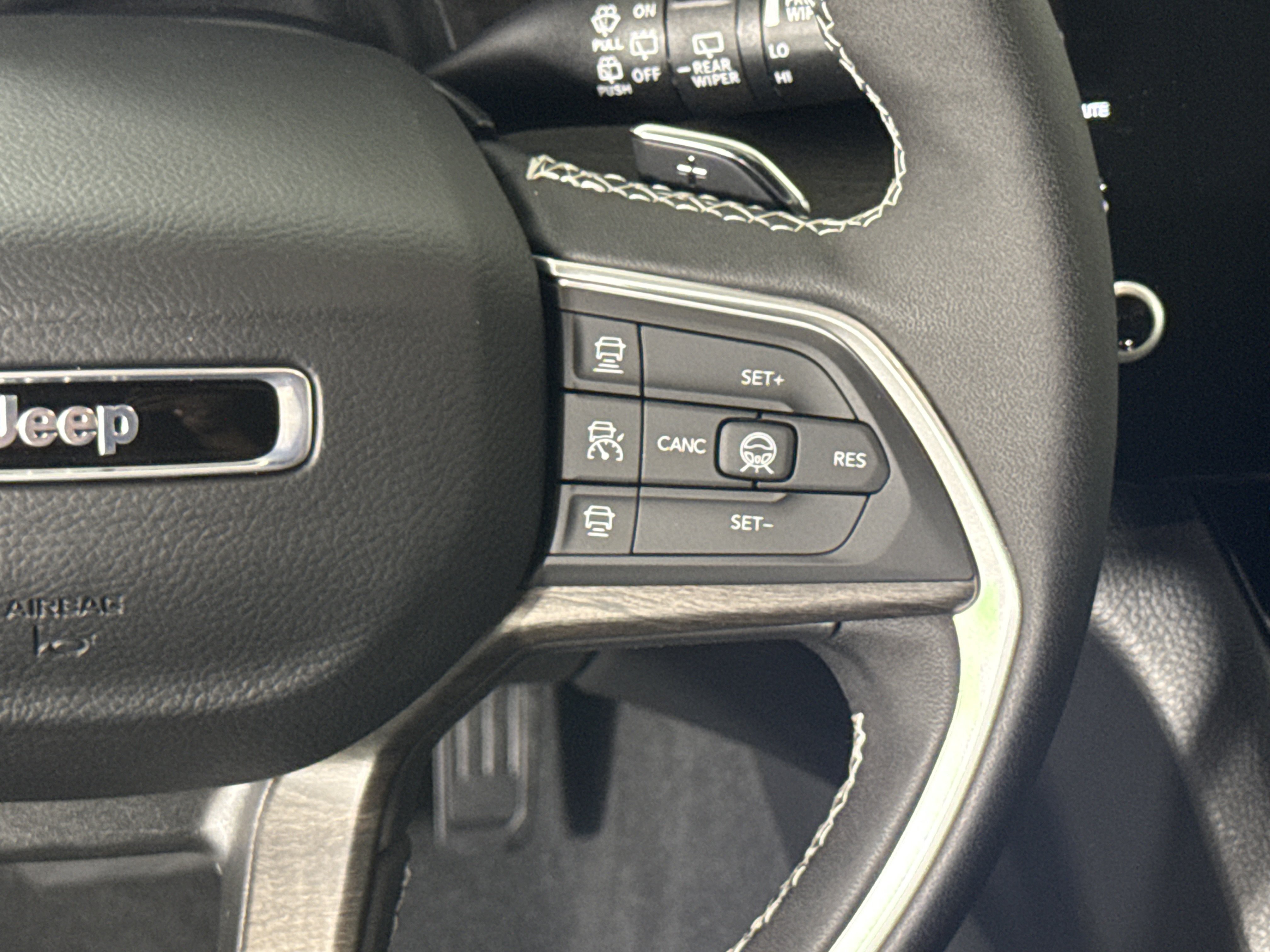 New 2027 Jeep Grand Cherokee Limited AWD/4WD image 18