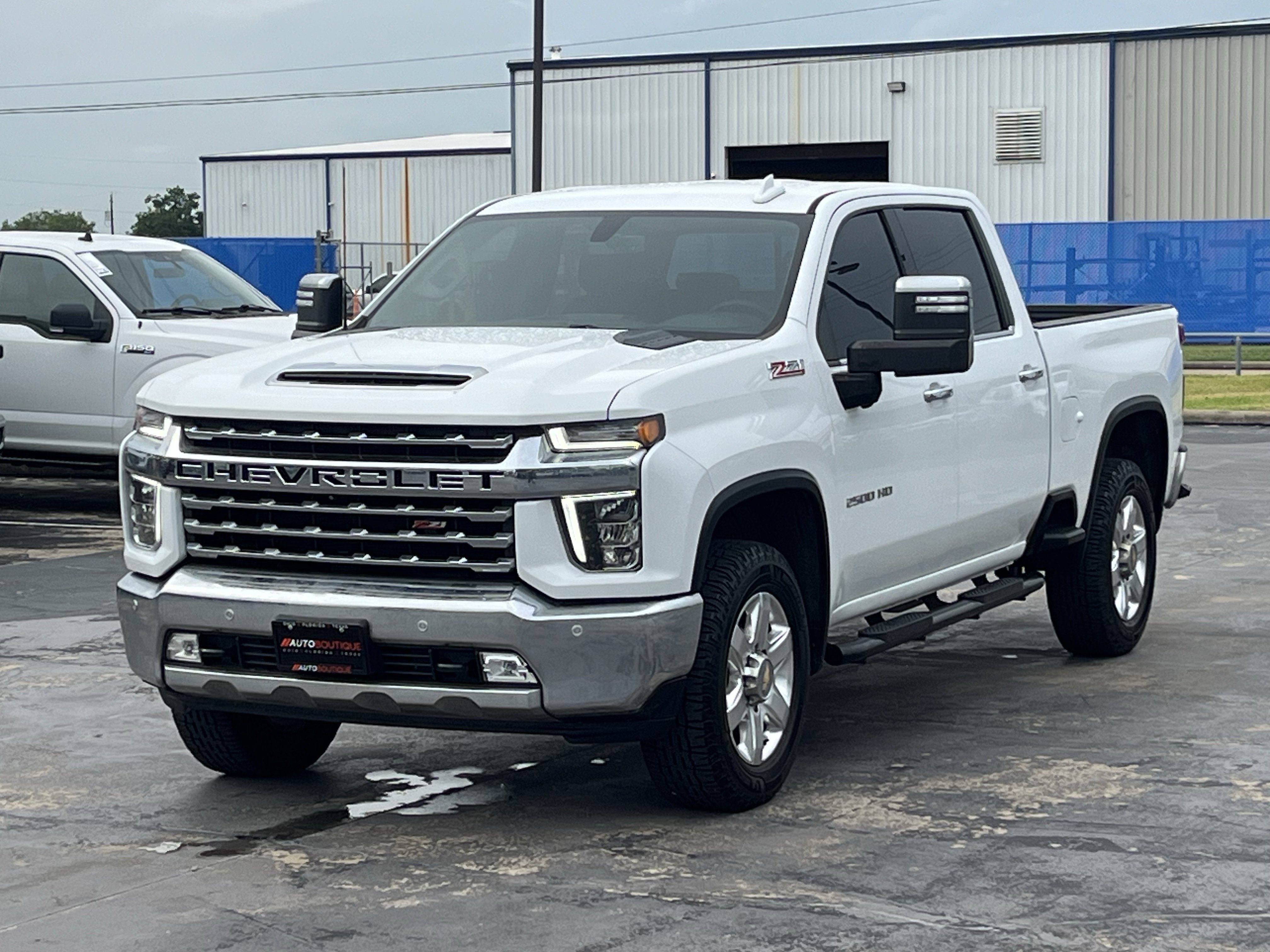 Used 2023 Chevrolet Silverado 2500 LTZ AWD/4WD image 3