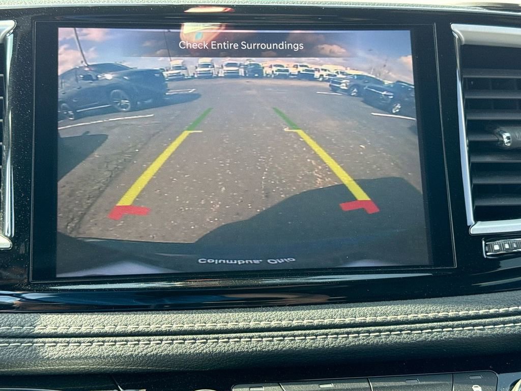 Used 2022 Chrysler Pacifica Touring FWD image 17