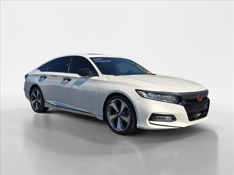 Used 2018 Honda Accord Touring image 7
