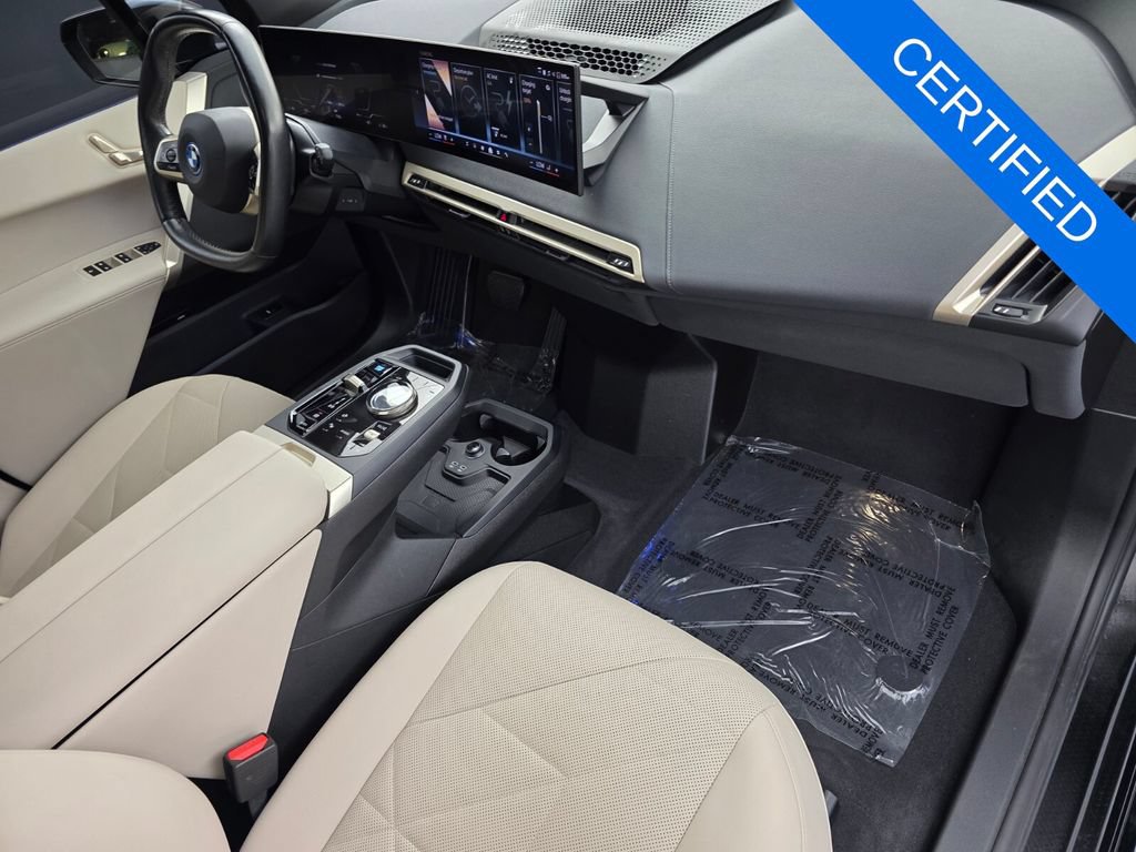 Used 2024 BMW iX xDrive50 w/ Sport Package AWD/4WD image 29
