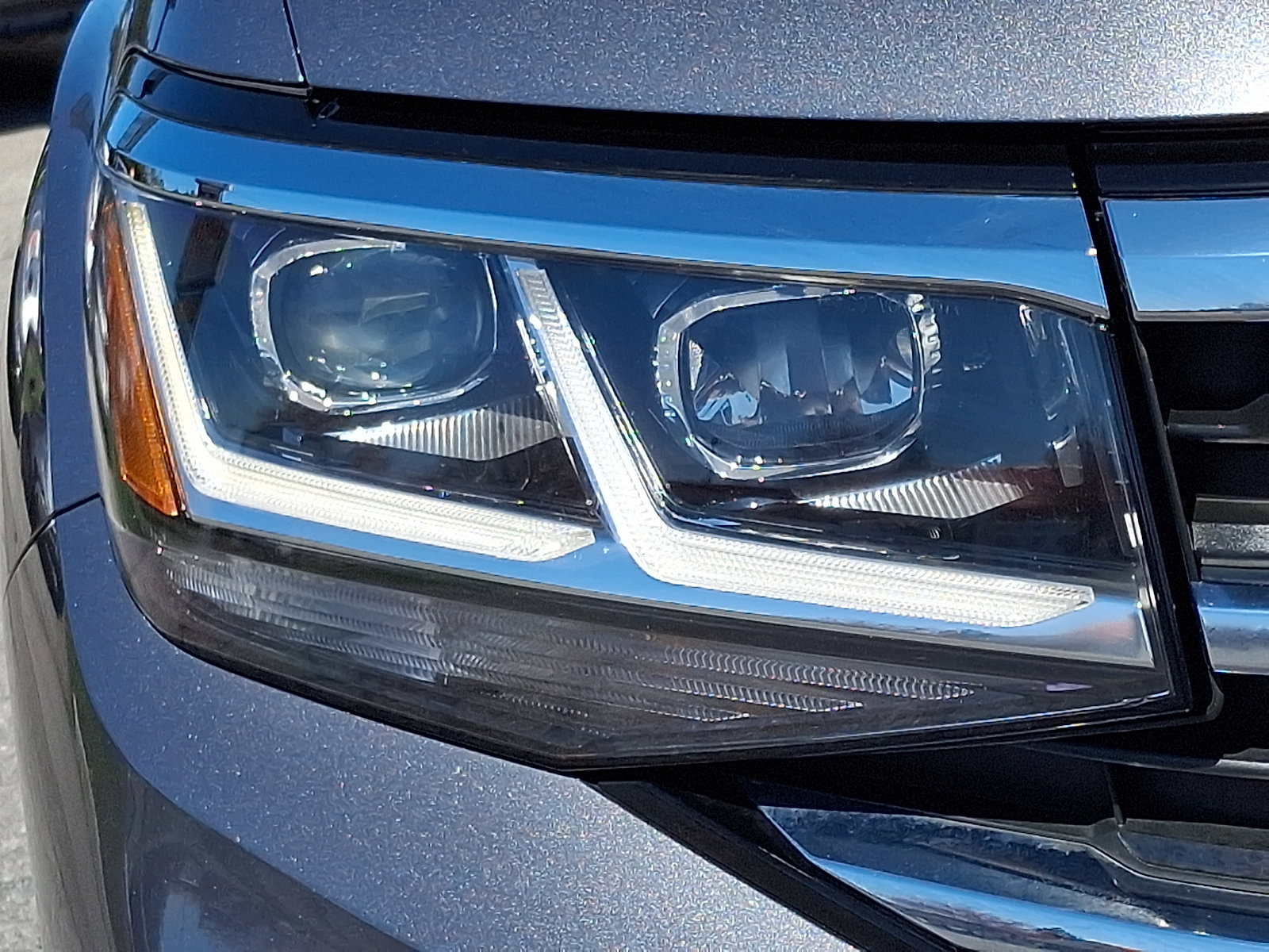 Used 2020 Volkswagen Atlas Cross Sport SE w/ Towing Package image 9