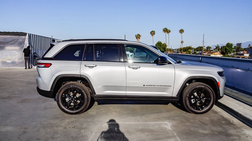 New 2026 Jeep Grand Cherokee Altitude RWD image 13