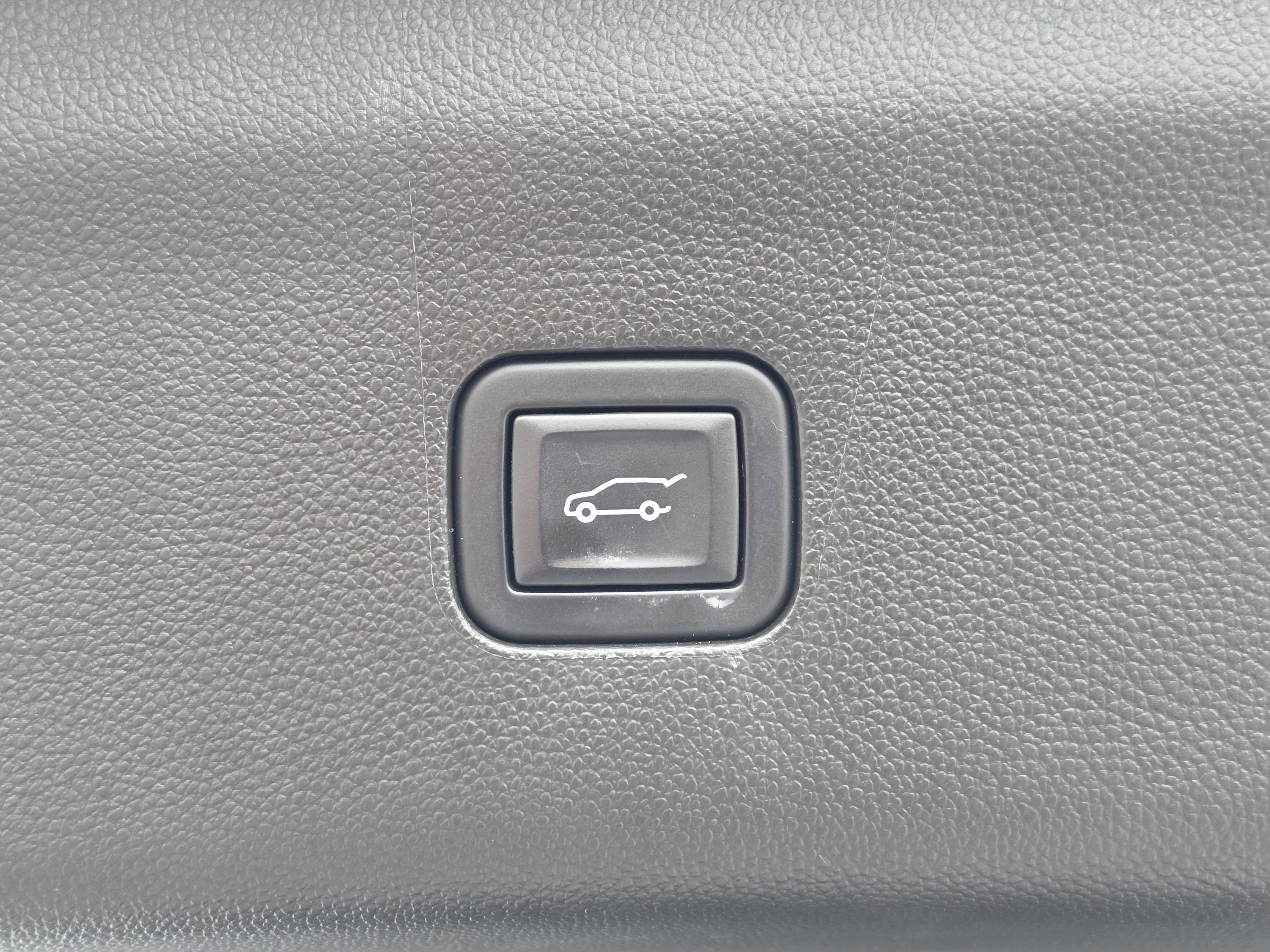 Used 2023 Buick Enclave Essence FWD image 16