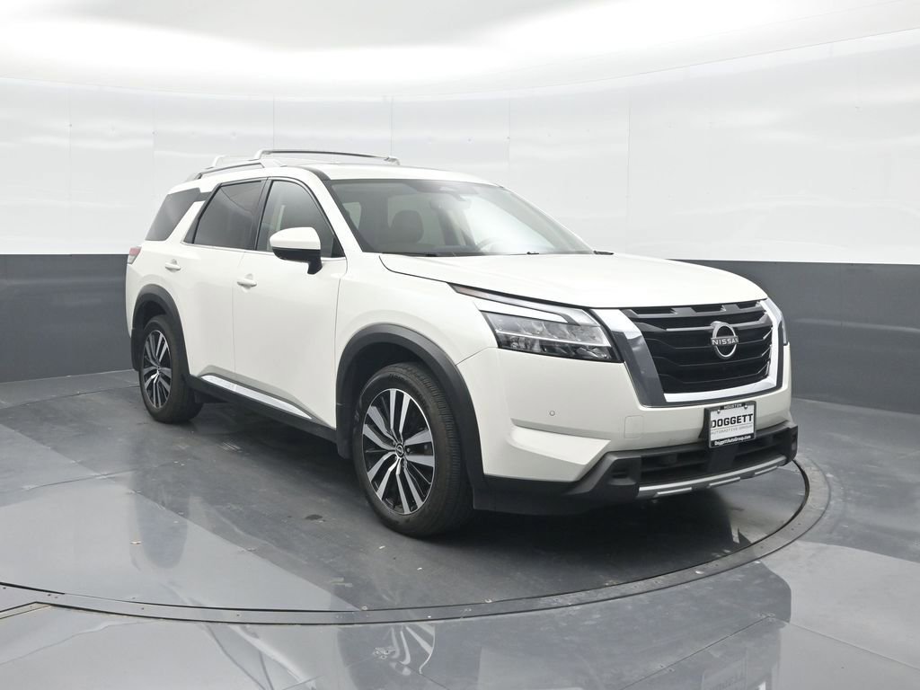 Used 2024 Nissan Pathfinder Platinum FWD image 8