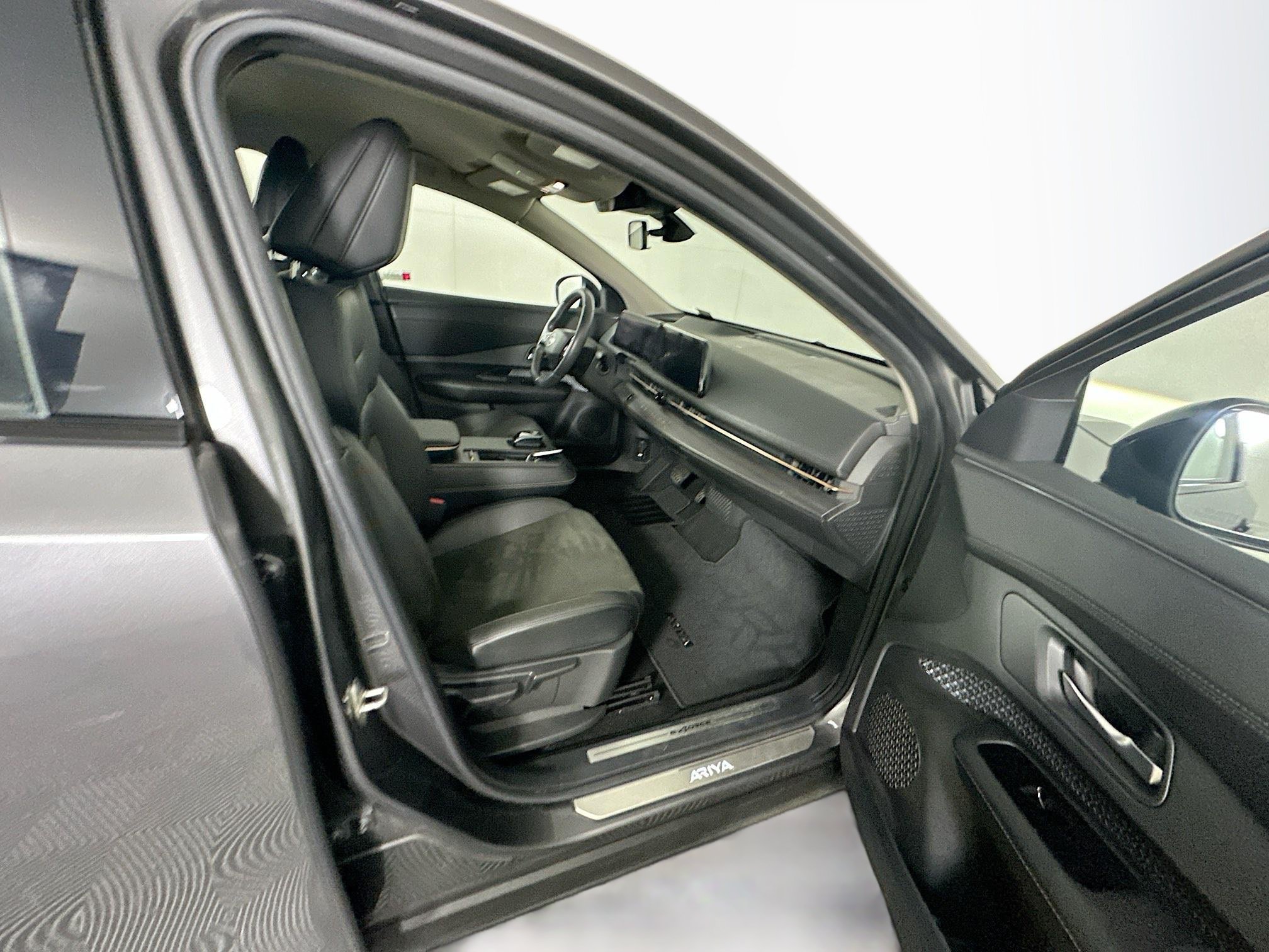 Used 2024 Nissan Ariya AWD image 30