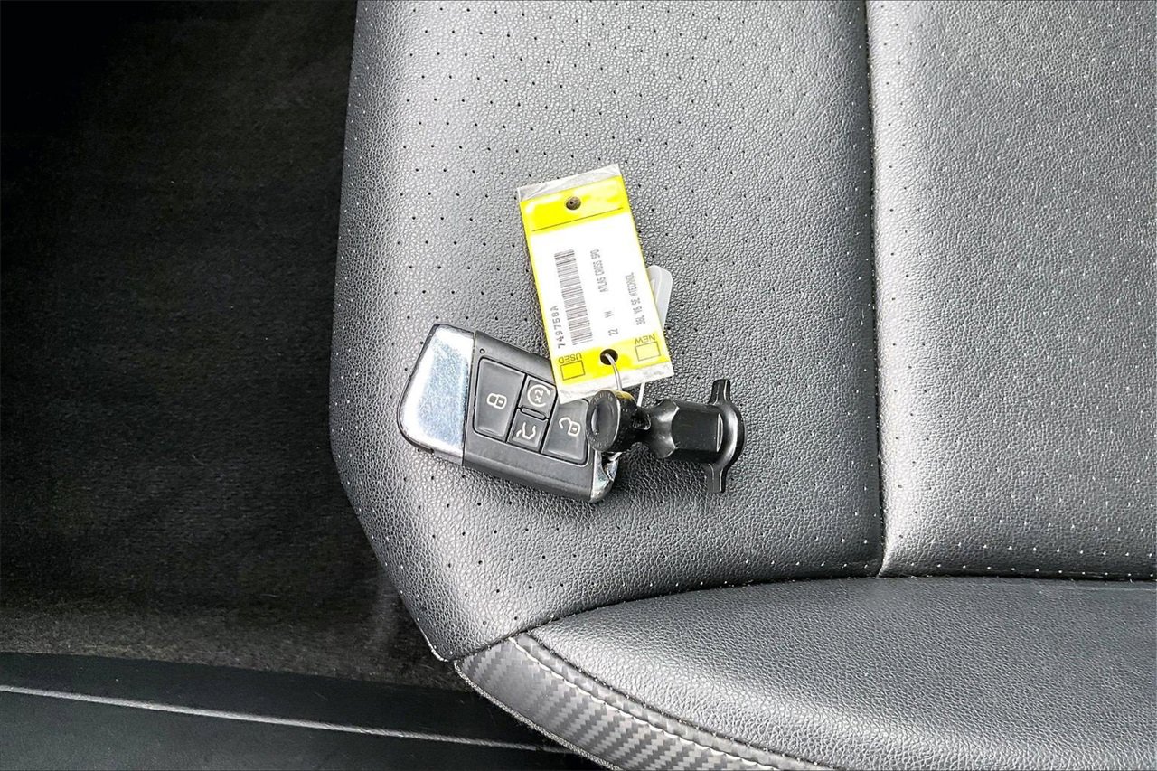 Used 2022 Volkswagen Atlas Cross Sport SE image 32