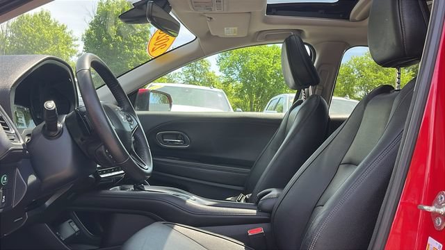 Used 2020 Honda HR-V Touring image 10