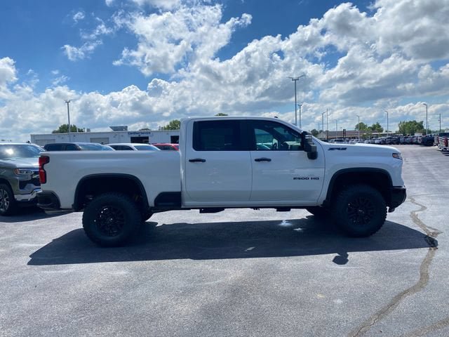 New 2026 Chevrolet Silverado 2500 ZR2 w/ LPO, Dark Essentials Package AWD/4WD image 7