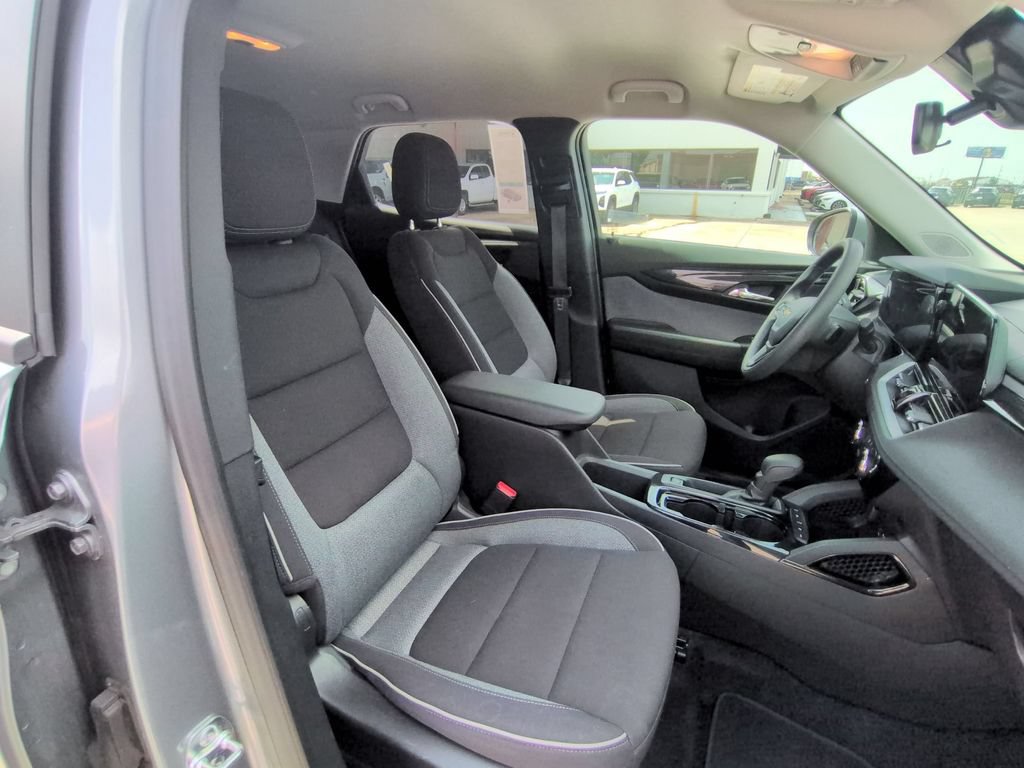 Used 2025 Chevrolet TrailBlazer LT AWD/4WD image 30