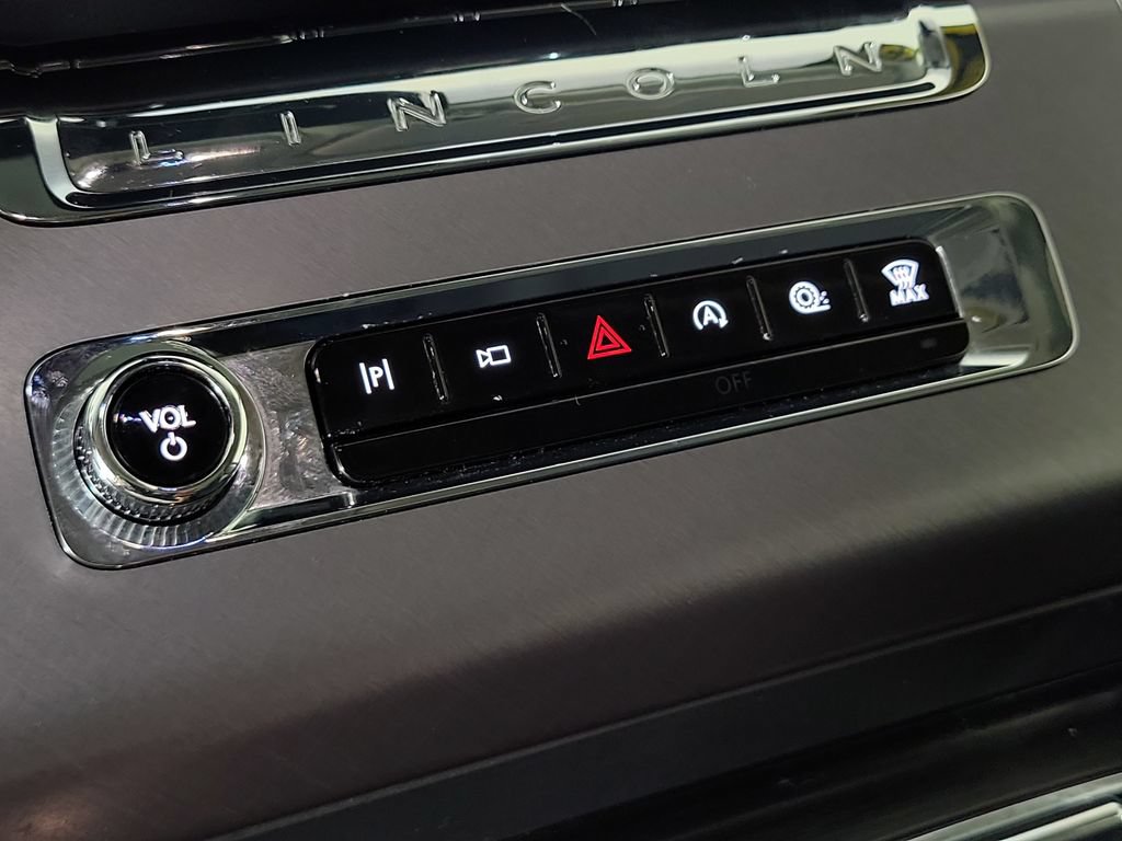 Certified 2025 Lincoln Aviator 2WD w/ Jet Appearance Package image 51