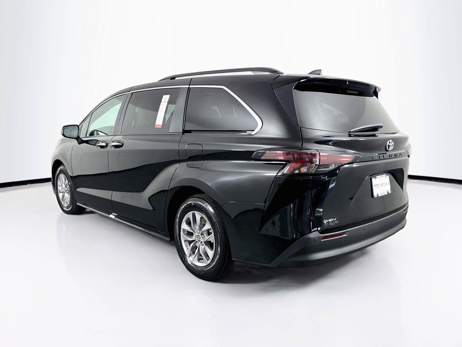 Certified 2026 Toyota Sienna XLE FWD image 13