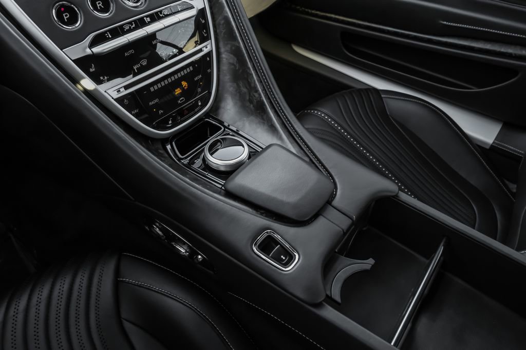 Used 2020 Aston Martin DB11 Coupe image 21