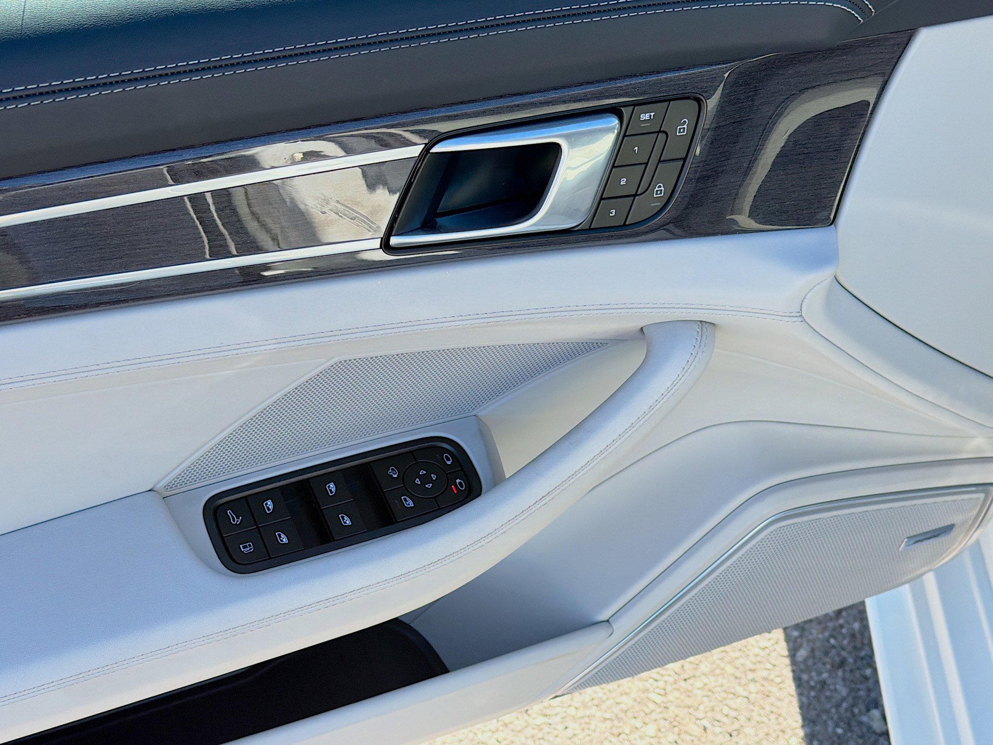 Used 2023 Porsche Panamera 4S w/ Premium Package image 22