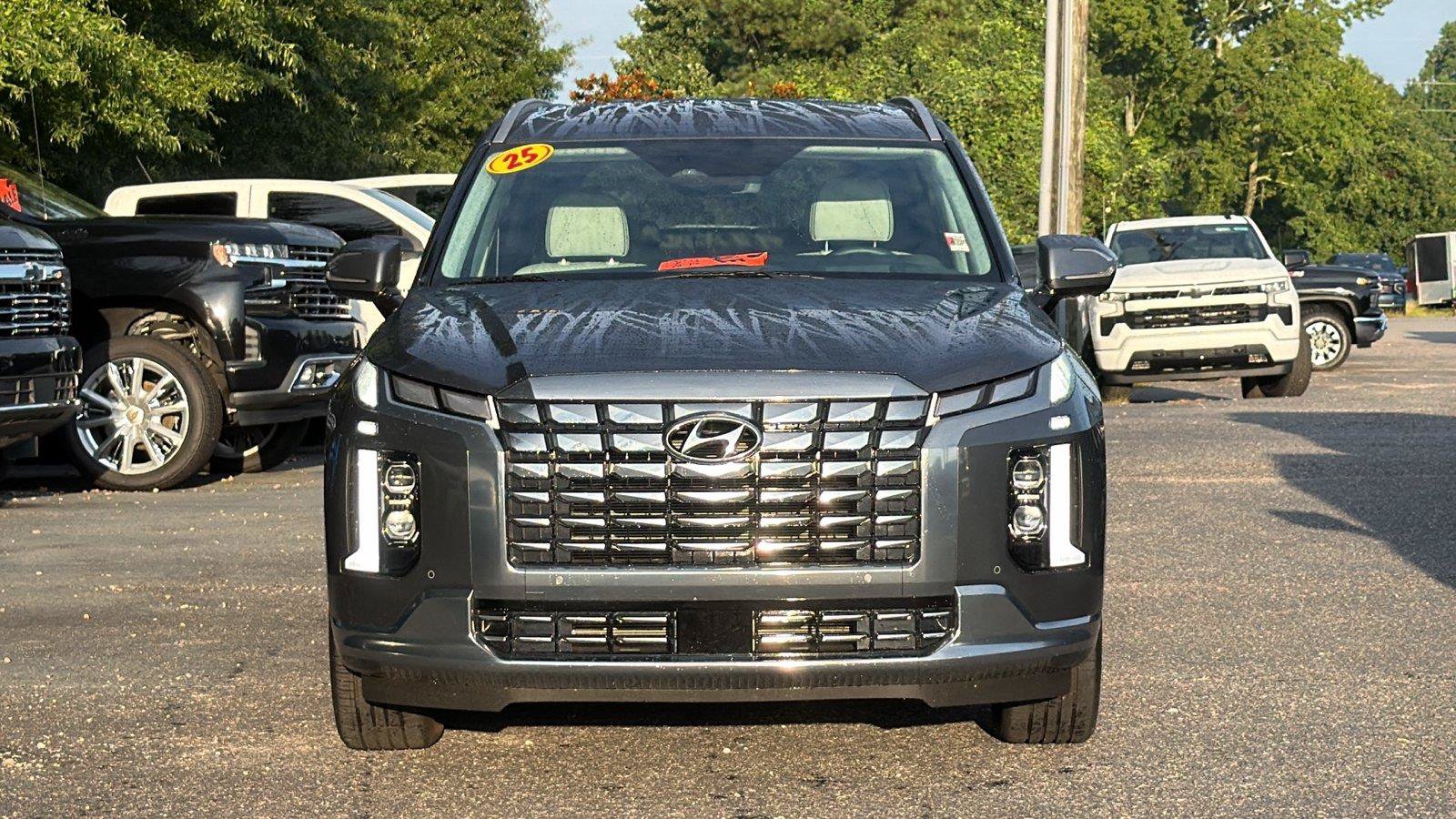 Used 2025 Hyundai Palisade Calligraphy FWD image 2