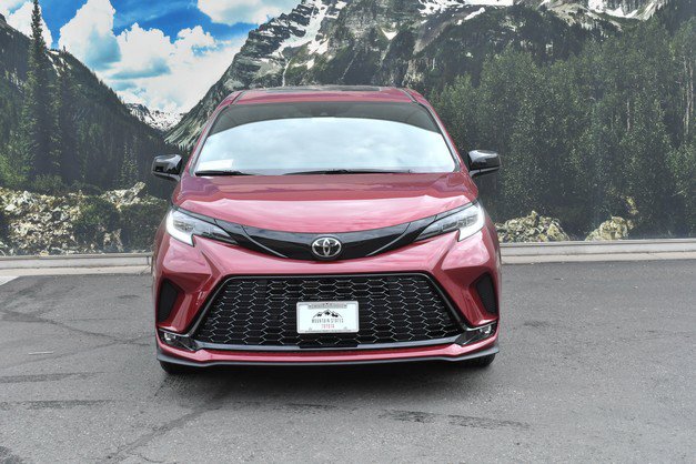 New 2026 Toyota Sienna XSE AWD/4WD image 2