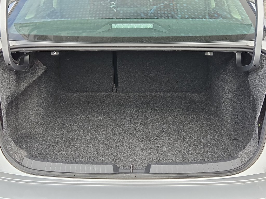 Used 2026 Volkswagen Jetta SE FWD image 29