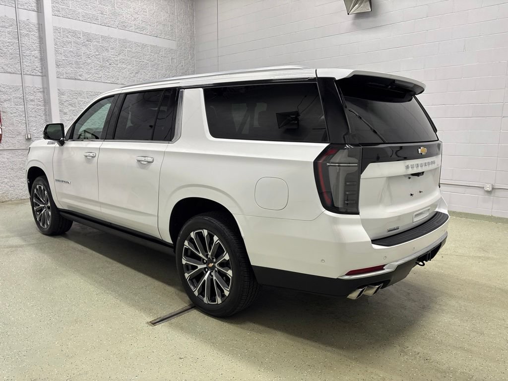 Used 2025 Chevrolet Suburban High Country AWD/4WD image 6