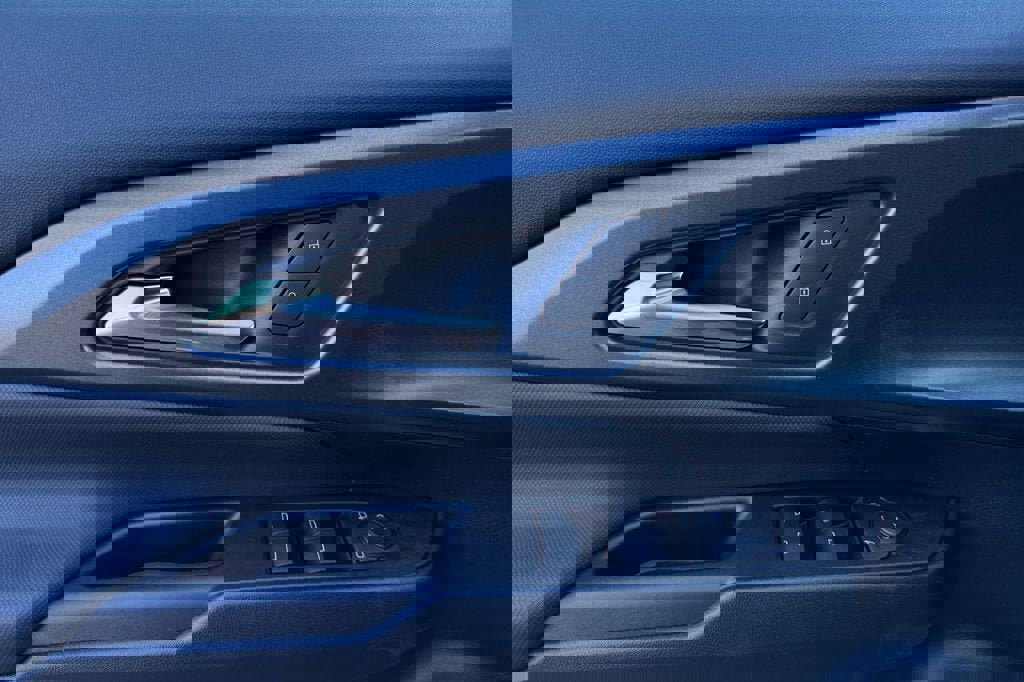 New 2026 Chevrolet Equinox EV LT w/ LPO, Blackout Package image 11