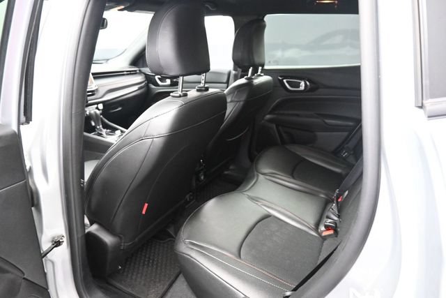 Used 2025 Jeep Compass Trailhawk AWD/4WD image 12