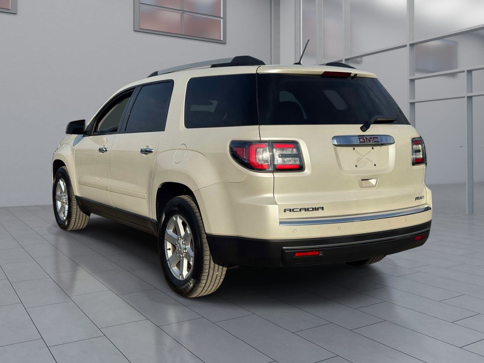 Used 2015 GMC Acadia SLE AWD/4WD image 5