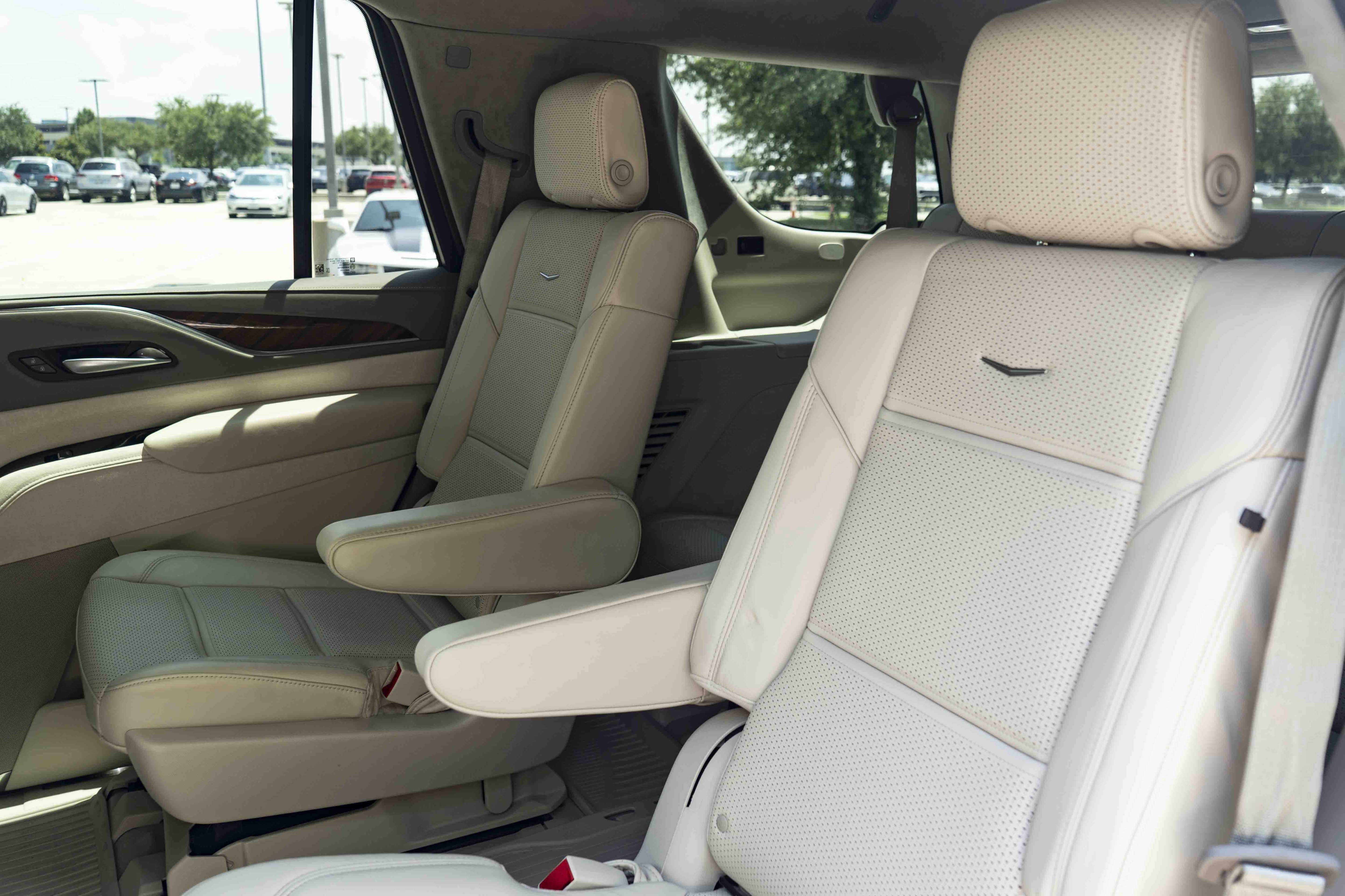 Used 2024 Cadillac Escalade Premium Luxury Platinum w/ LPO, Floor Liner Package AWD/4WD image 20