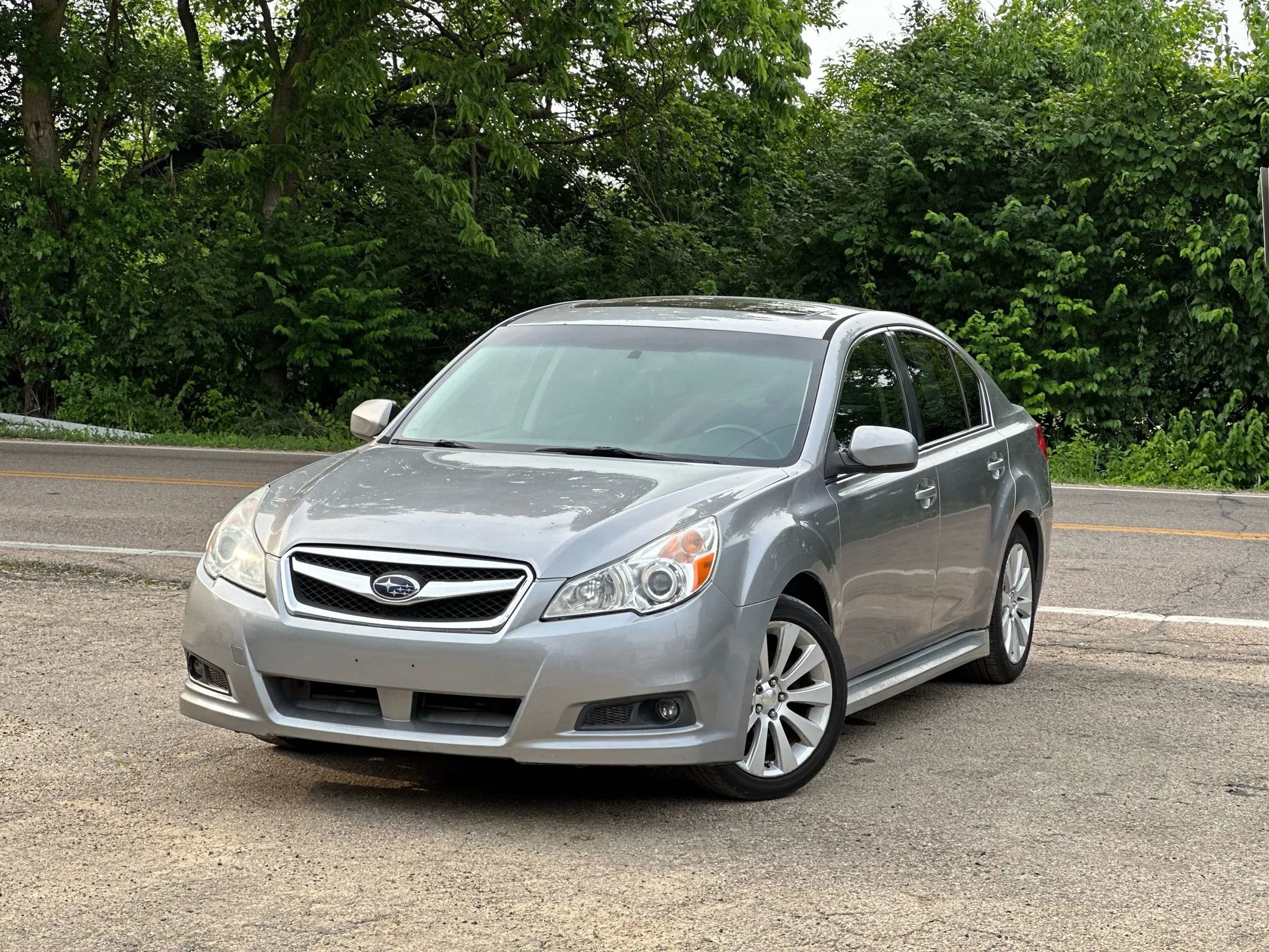 Used 2010 Subaru Legacy 2.5i Limited image 1